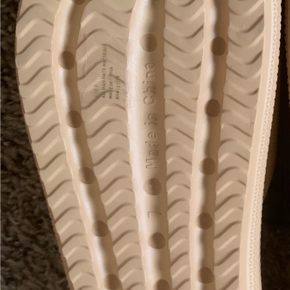 NWT Cute Bebe Beige Slide Sandals with Gold Embellishments Size 7 - Picture 4 of 5